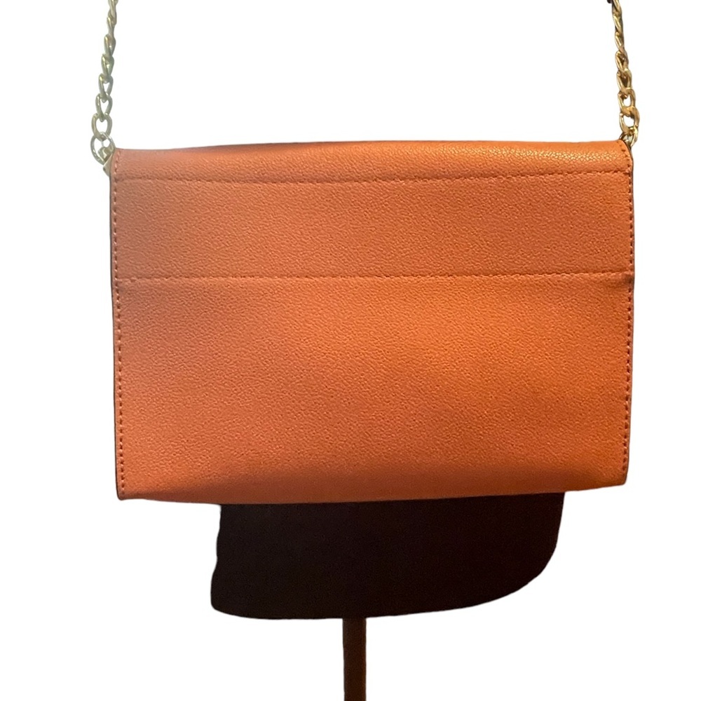 NWOT Shoulder bag, light brown, gold tone chain, faux leather. - Picture 3 of 6
